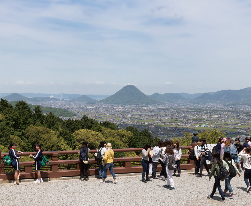 遠くに讃岐富士を望める展望台
