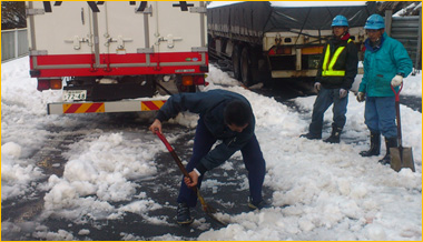 写真：【除雪作業に協力していただいた運転手さんもいらっしゃいました。】