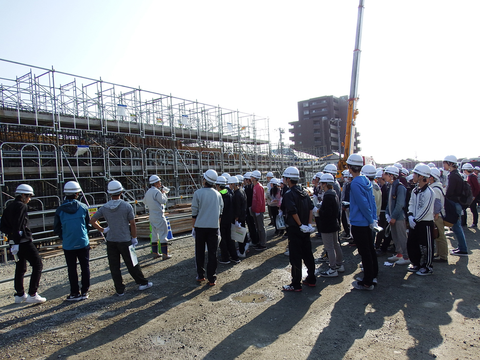 写真：【松山外環状道路　空港線　側道橋の下部工事の現場を見学】