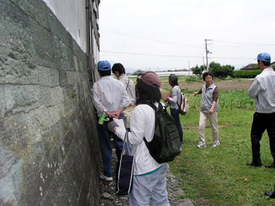 高く築いた石垣