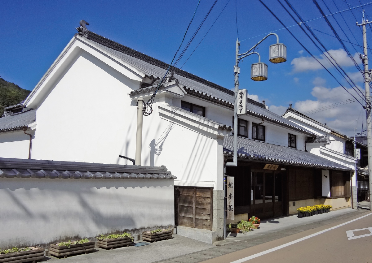 二層卯建和鏝繪顯眼奪目的　卯建老街