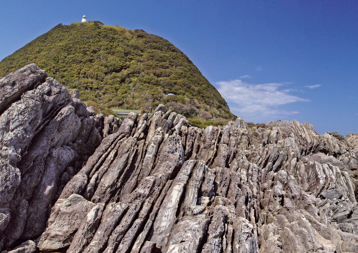 Cape Muroto Lighthouse, Watching Over Earth’s Creation on the Tip of Shikoku