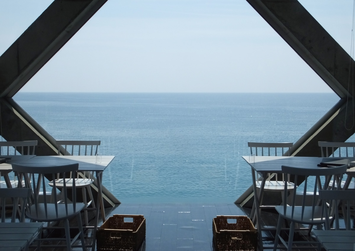 The Sprawling Pacific Ocean and Blue Skies A Restaurant Floating on the Sea