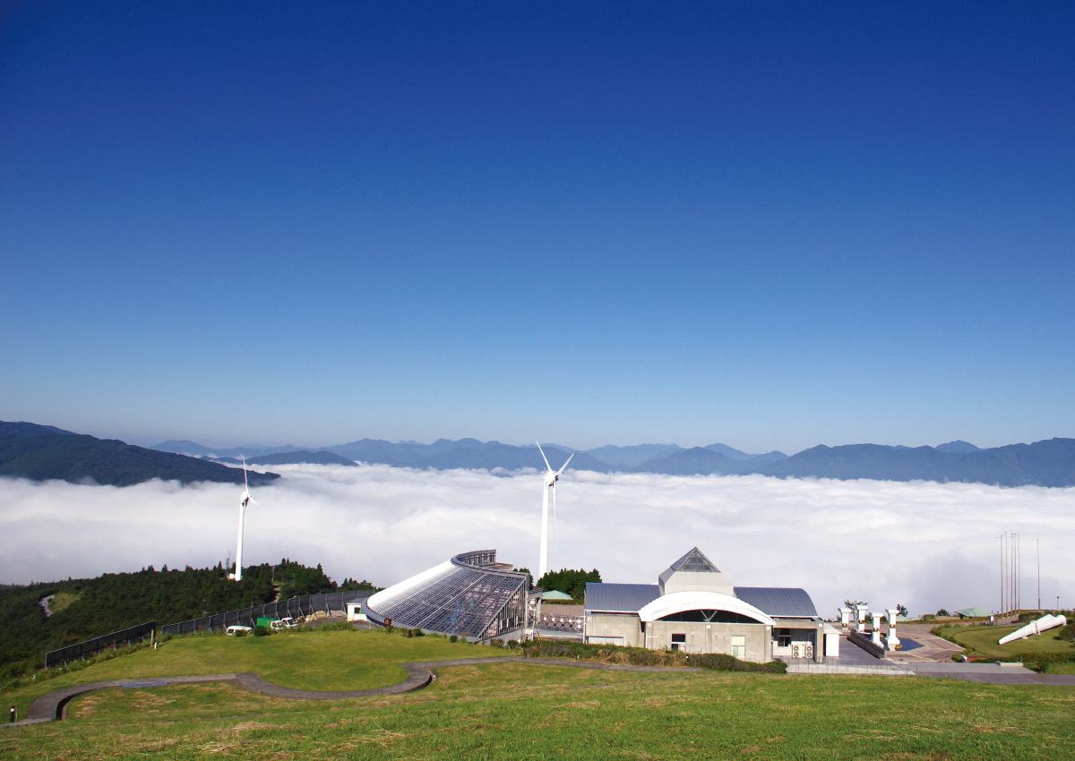 A Panoramic Sea of Clouds Seen from Yutorisuto Park Otoyo