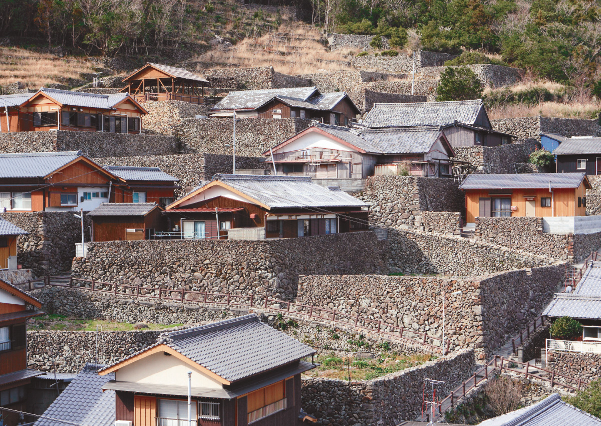 季節風から暮らしをまもる石垣の里　外泊