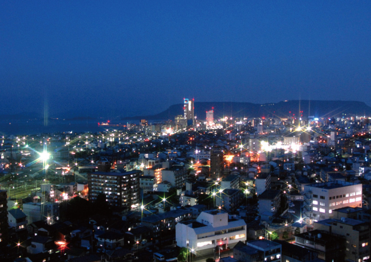 瀬戸内海と屋島、高松市街を一望