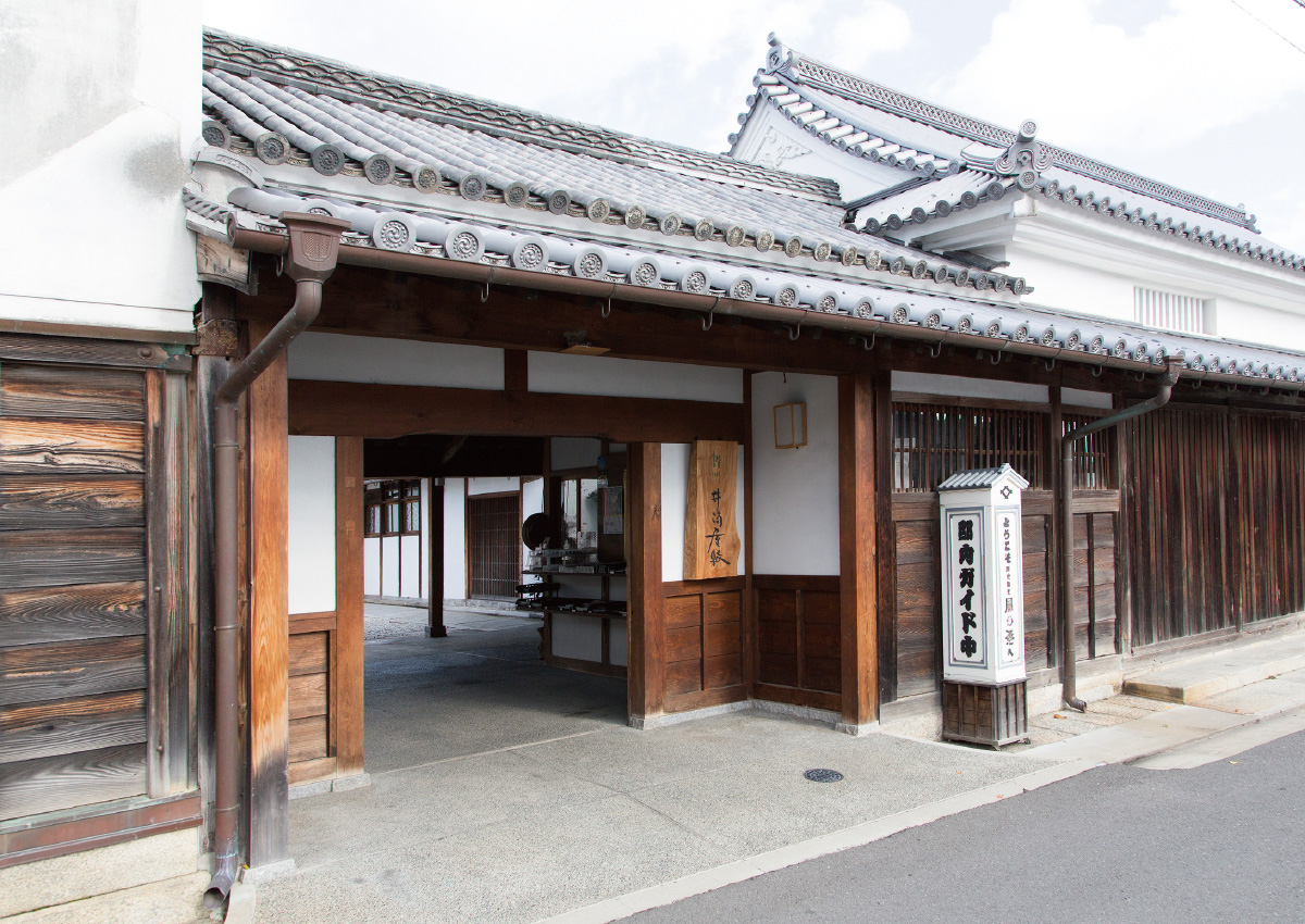 Sanshu Izutsu House and the Historical Hiketa Townscape Hiketa