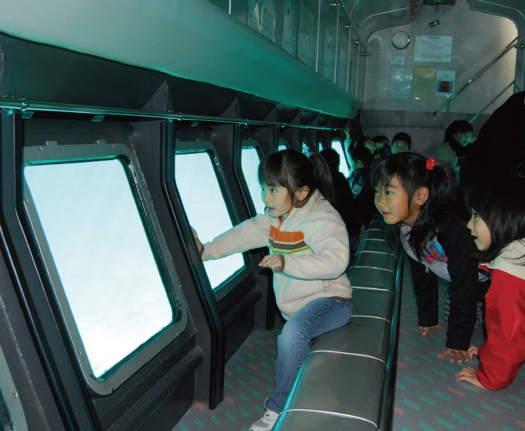 Blue Marine Underwater Sightseeing Boat