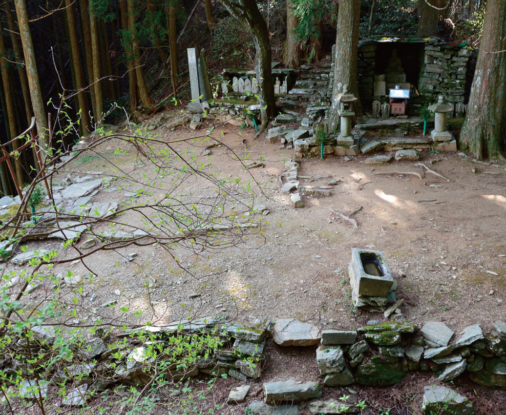 Mt. Ishizuchi Fukuchi-in Yokomine-ji Temple