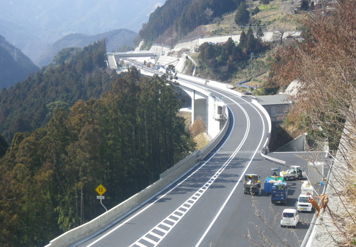 つづら川第3橋の橋脚工事