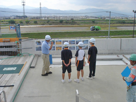 写真：【松山外環状道路工事現場での様子】