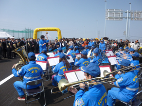 写真：【松山市消防団音楽隊の演奏】
