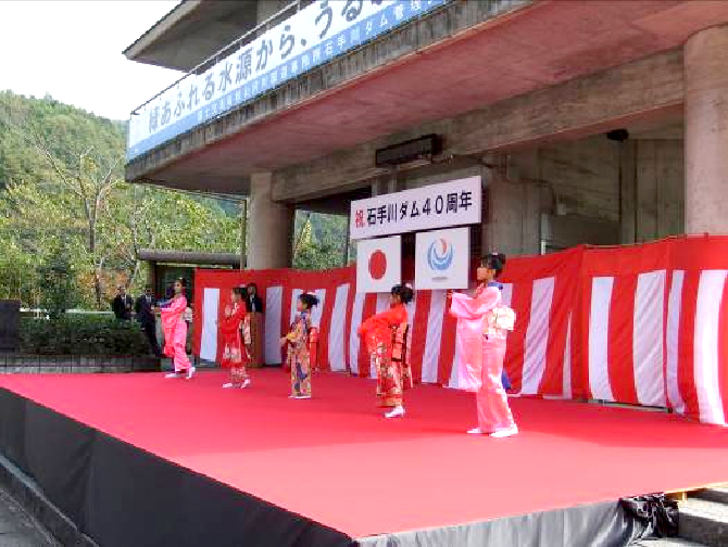 写真：【伊台地区のみなさんによる郷土芸能披露（日本舞踊）】