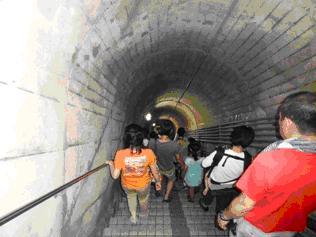 写真：【堤体内（監査廊）見学】