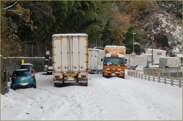 写真：【立ち往生車両の状況】