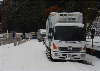 写真：【立ち往生車両の状況】