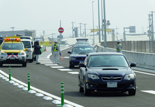 写真：【道路管理者による交通開放】