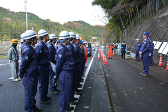 写真：【あいさつ　松山河川国道事務所長】
