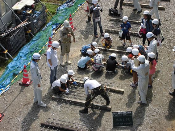 写真：【鉄筋結束競争】