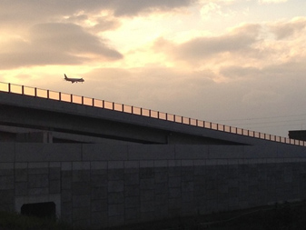 写真：越智　和彦【タイトル：「夕暮れに 哀愁漂う 外環状」】