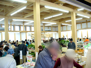 写真：【「道の駅」は大盛況！！】