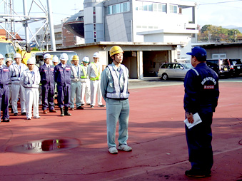写真：【業者代表決意表明】
