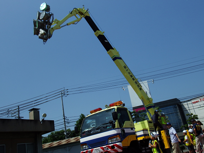 写真：【照明車　操作体験２】