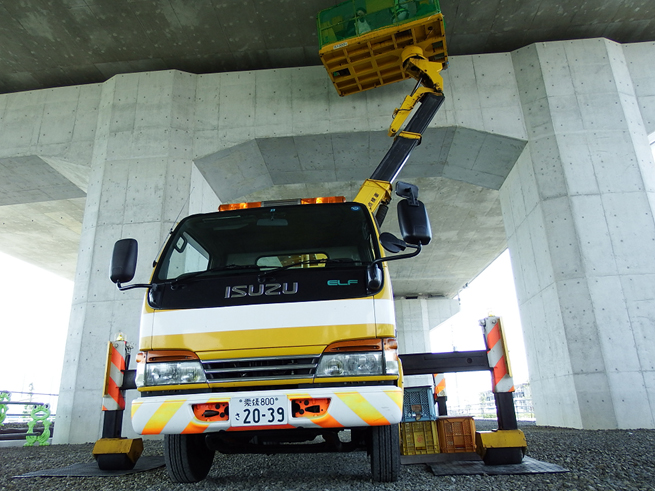 写真：【トンネル点検車２】