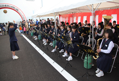 写真：【余土中学校ブラスバンド演奏】