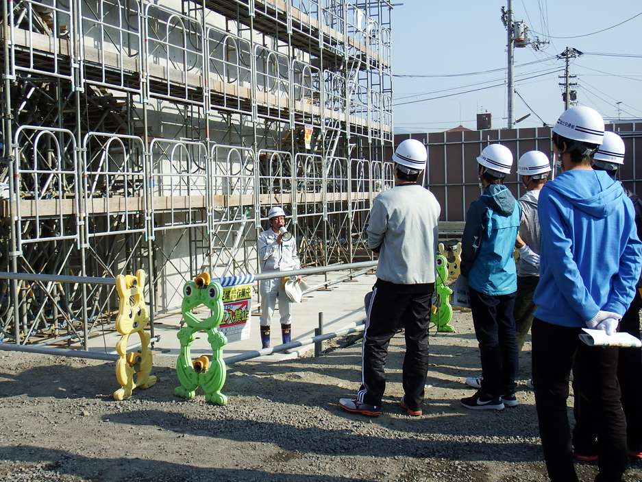 写真：【松山外環状道路　空港線　側道橋の下部工事の現場を見学】