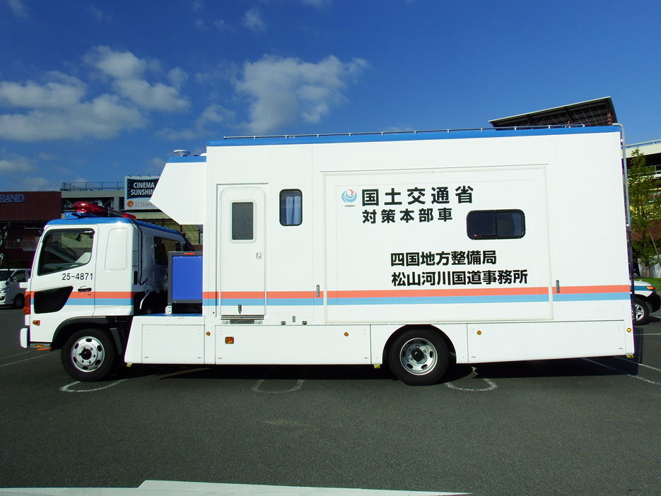 写真：【【対策本部車】　災害現場での現地対策本部として使用。】