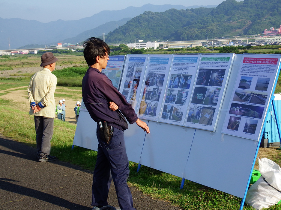 写真：【訓練会場状況　　広報パネル展示】