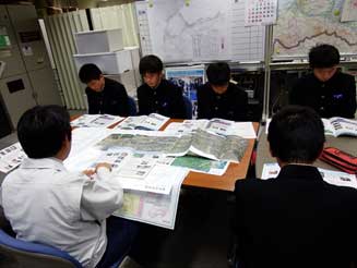 写真：【国土交通省の仕事の説明を受けました。】
