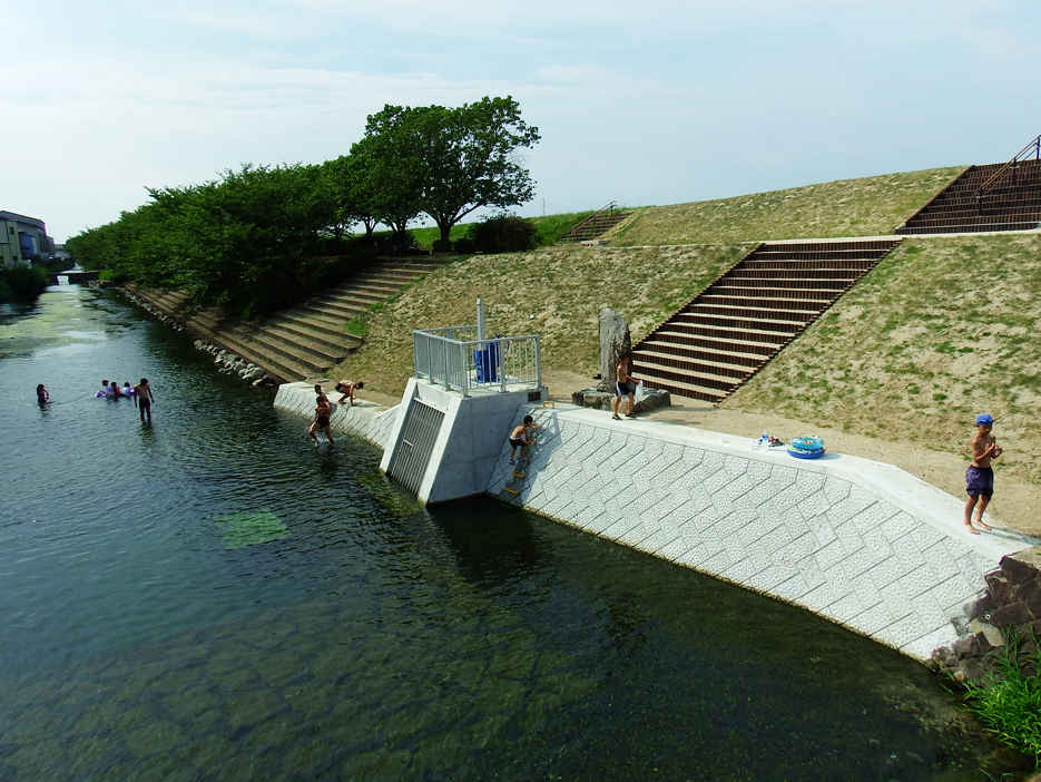 写真：【改修後の赤坂樋門（平成２８年７月）】