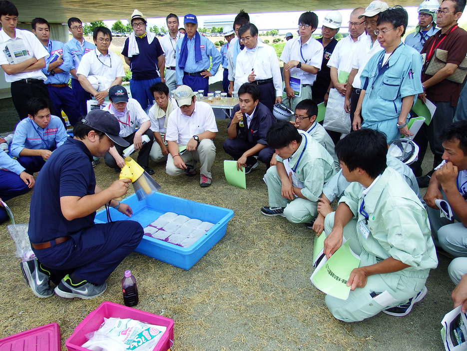 写真：【油処理剤等の使用方法講習会】