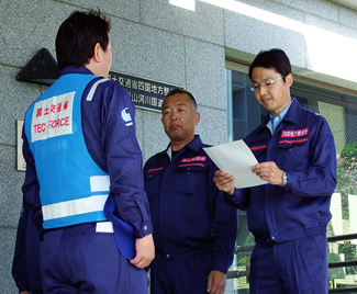 写真：【派遣命令書の交付】