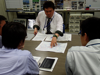 写真：【帰還した隊員からの現地状況等説明】
