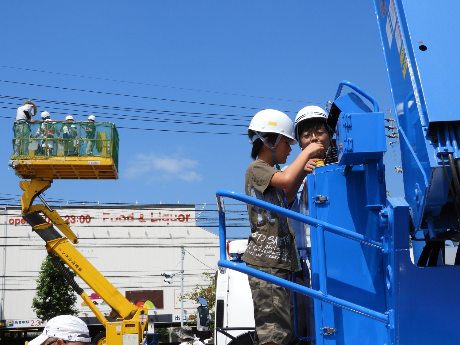 写真：【照明車の操作体験】