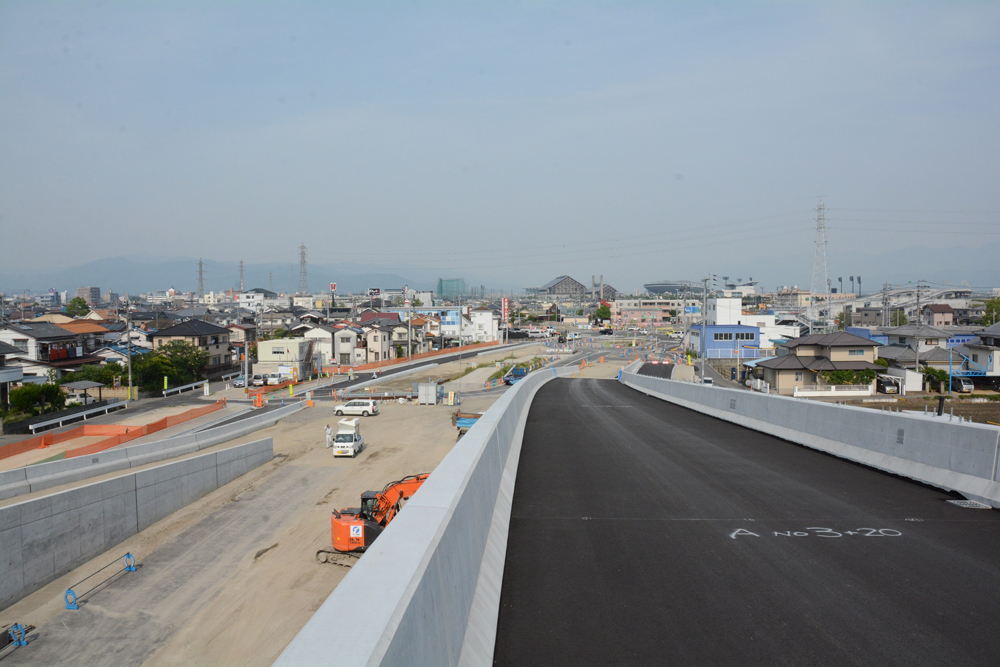 写真：【国道５６号　松山ＩＣ方向】