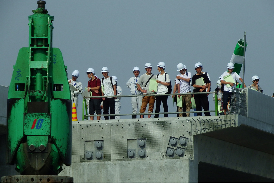 写真：【橋脚の杭基礎工事見学】