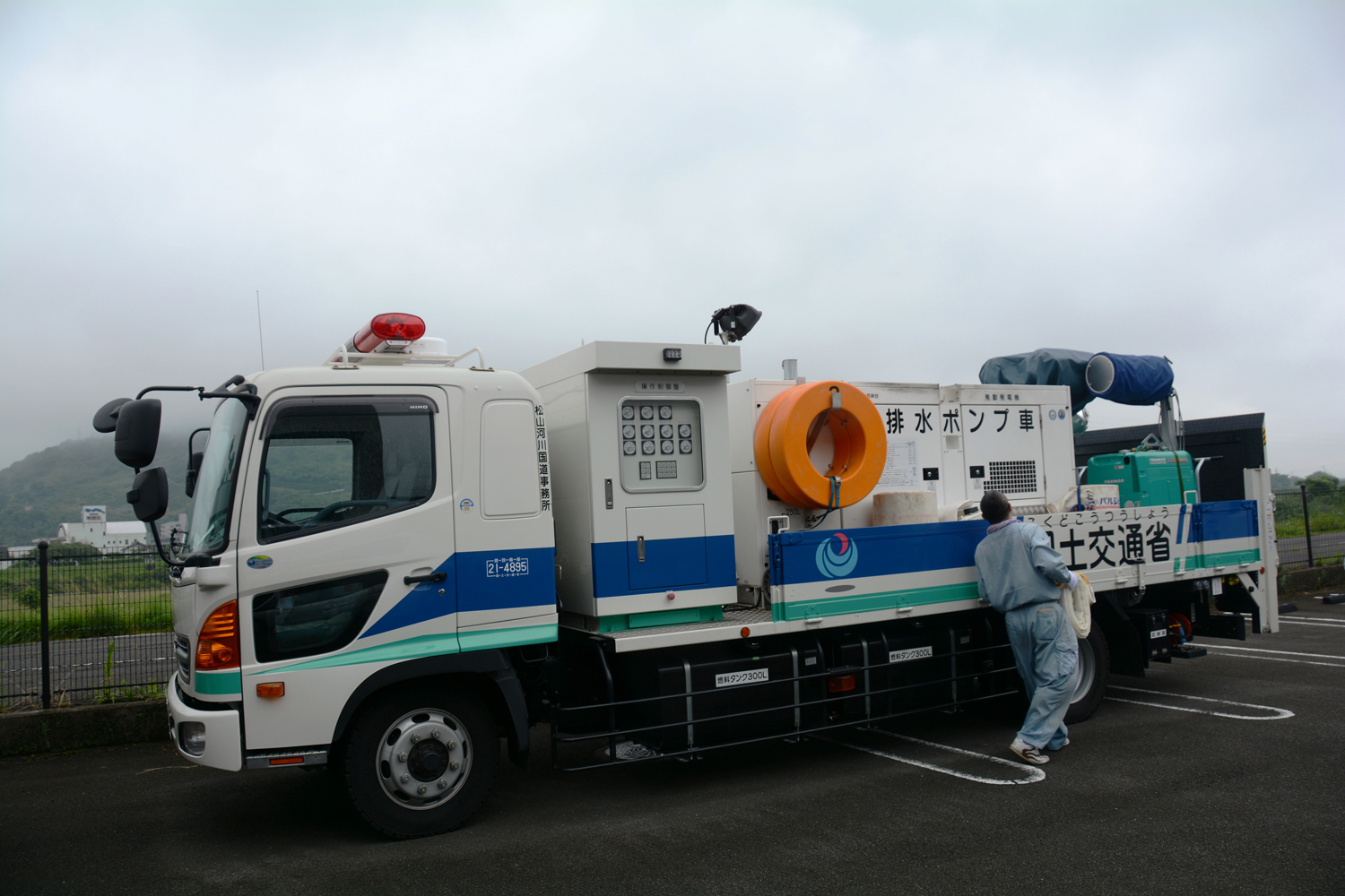 写真：【排水ポンプ車】