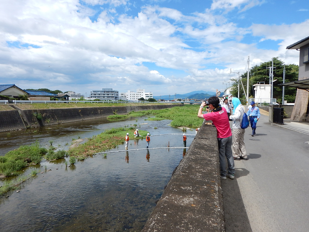 写真：【見学状況】
