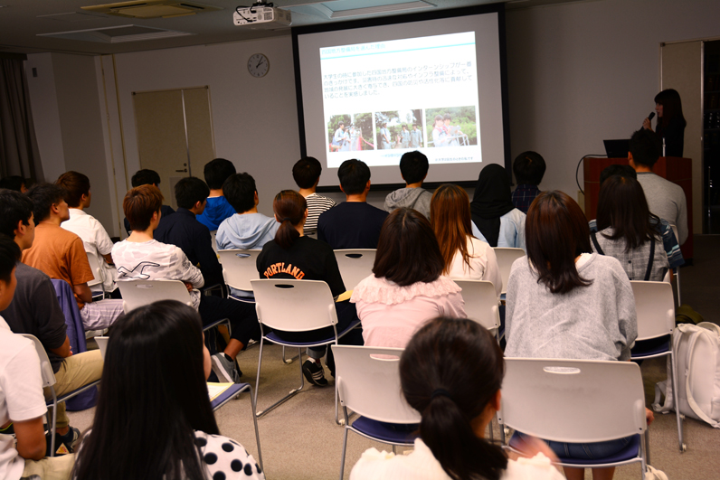 写真：【若手職員説明】