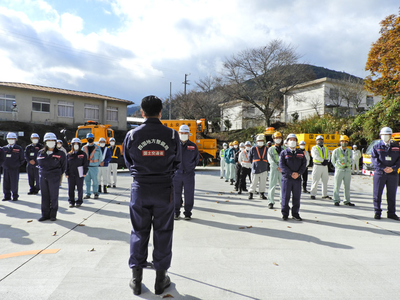写真：写真：【雪氷対策出動式】