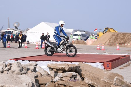 オフロードバイクによる情報収集訓練