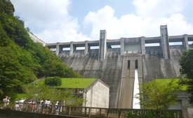 そびえ立つ中筋川ダム