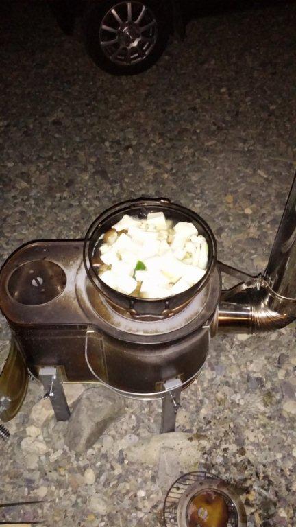 ダッチオーブンで作る湯豆腐