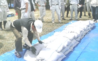 肱川の水防工法訓練４