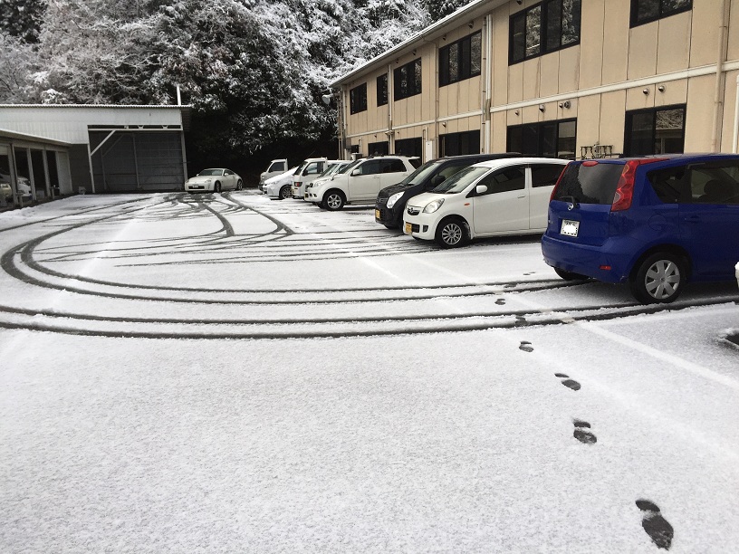 鹿野川ダムの雪化粧２